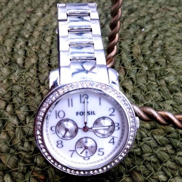 Fossil Womens Stainless Steel Analog Watch With White Dial & Crystal Accents - Picture 1 of 5